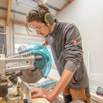 Landsberg
Firma Containus gegründet von Philip Michel
Johannes David beim zuschneiden des Holzes für den Innenausbau einer Sauna.