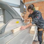 Landsberg
Firma Containus gegründet von Philip Michel
Johannes David beim zuschneiden des Holzes für den Innenausbau einer Sauna.