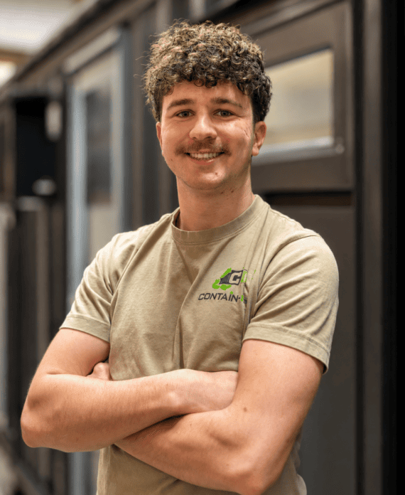 Janik Metzger, Schreiner bei Contain-us